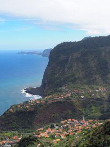 Uitzicht op het dorp Faial